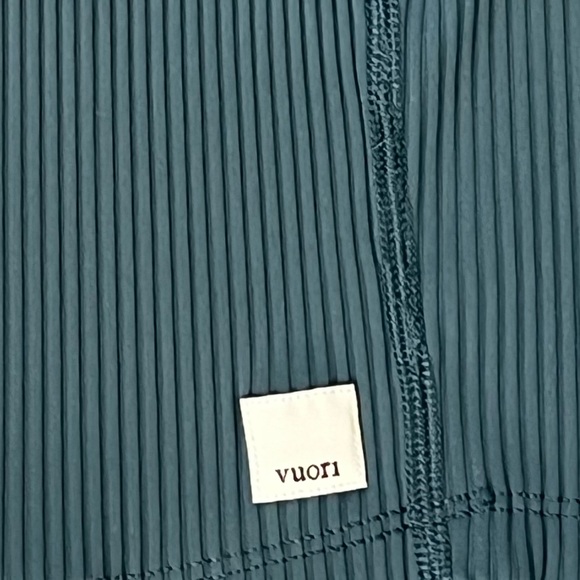 VUORI | Rib Crop Tank | Size | Color Stone - Picture 3 of 4